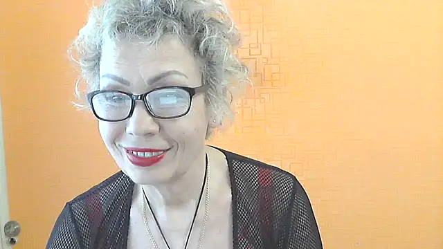 NessyJenixs online show from March 29, 8:35 am