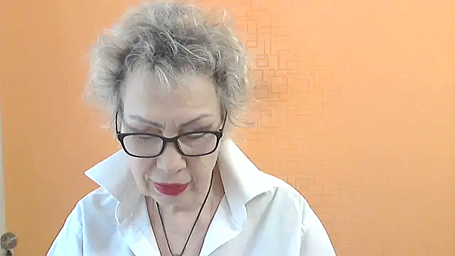 NessyJenixs online show from March 24, 7:25 am