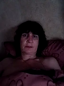 Laura Kiss online show from April 17, 9:50 pm