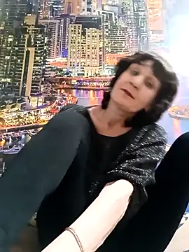 Laura Kiss online show from April 15, 2:50 pm