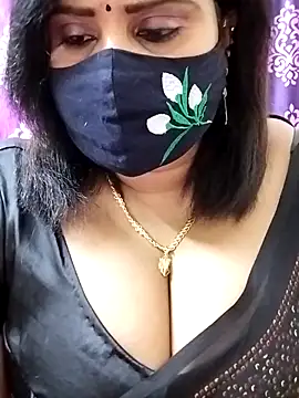 Queenflowerr online show from September 28, 7:30 pm