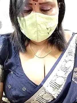 Queenflowerr online show from September 22, 4:38 pm