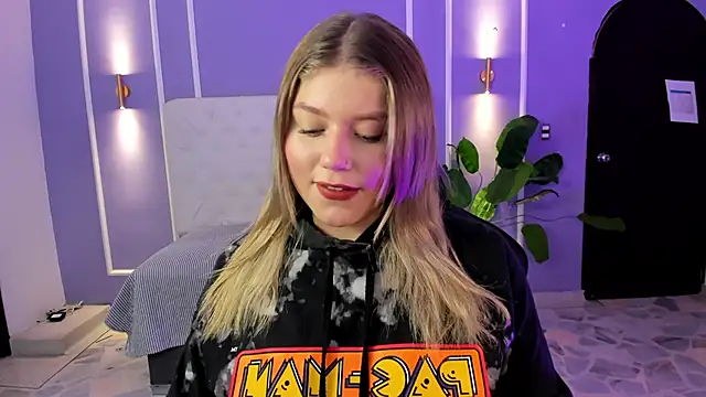 alaia greyy online show from December 22, 12:30 pm