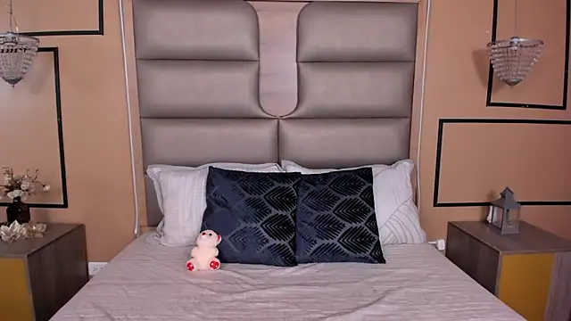 CAYLINCOLLINS online show from September 30, 3:23 am