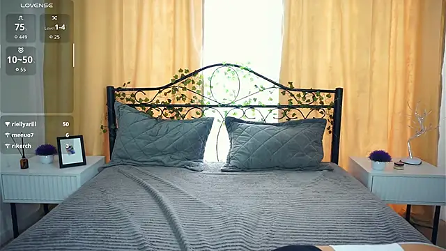 VeronaCritchlow online show from September 26, 7:50 am