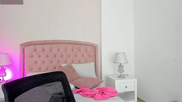 Kendall  Fox online show from December 4, 5:32 am