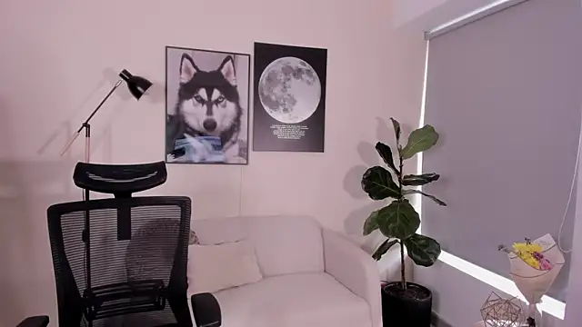 LairaScott online show from November 29, 9:41 pm