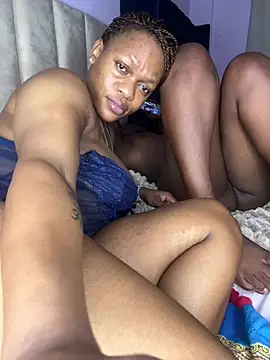 Boneca25 online show from March 18, 11:10 pm