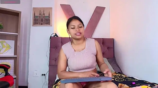 CamiilaReyes online show from May 31, 1:06 pm