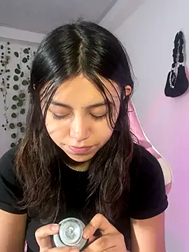 LiLy kIndly online show from December 17, 9:30 pm