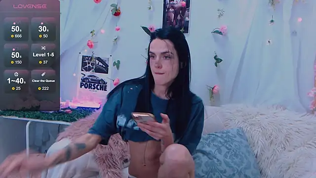 Holygirl  online show from April 15, 1:50 am