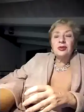 Snapshot of divinaerotica chatting on November 1, 9:08 pm divinaerotica online show from November 1, 9:08 pm