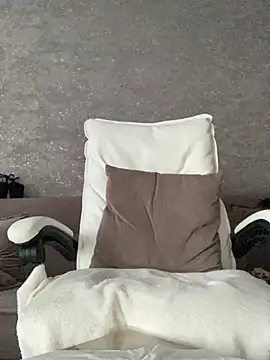 LillySquirtShot online show from April 18, 12:02 am