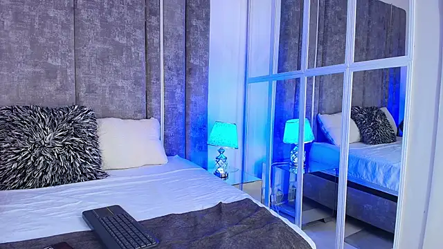 AliDiaz  online show from January 17, 7:10 pm