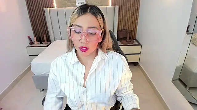 CALANTHELOVE1 online show from April 7, 1:24 pm