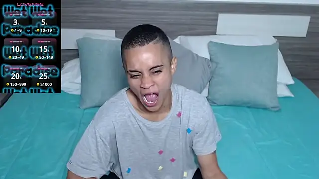 Liiamthompson online show from March 26, 9:44 am