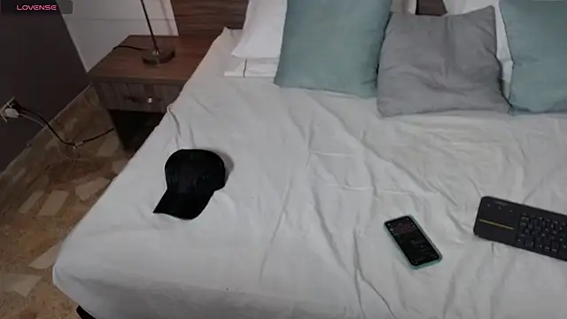 Liiamthompson online show from April 4, 7:34 pm