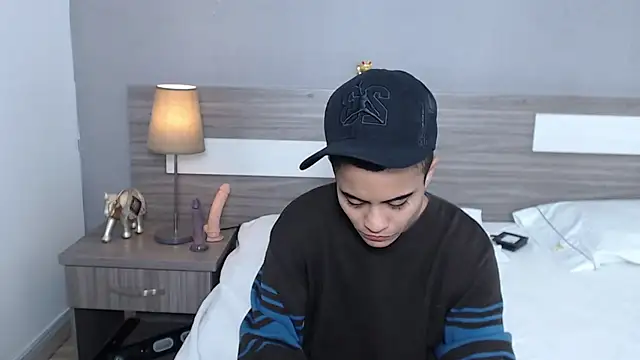 Liiamthompson online show from September 28, 11:48 am