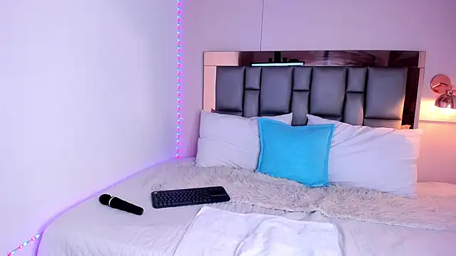 Snapshot of SofiArias chatting on September 15, 9:00 pm SofiArias online show from September 15, 9:00 pm