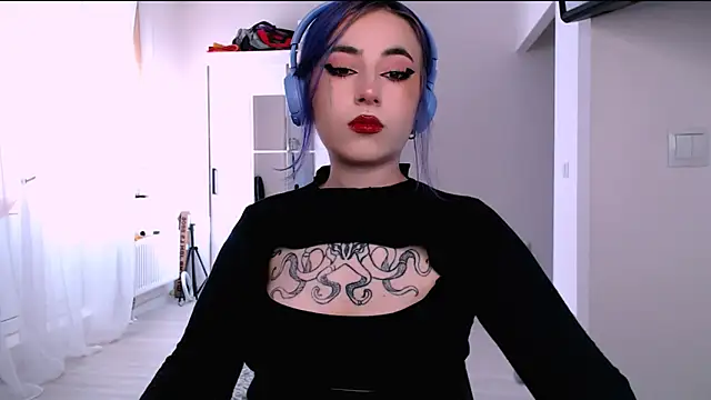 Snapshot of purplewitch chatting on October 3, 6:51 am purplewitch online show from October 3, 6:51 am