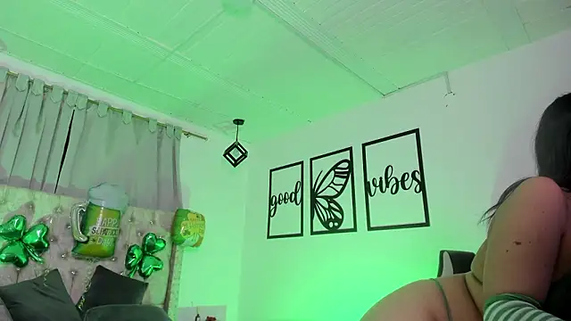 nicolee millerr online show from March 17, 12:42 pm