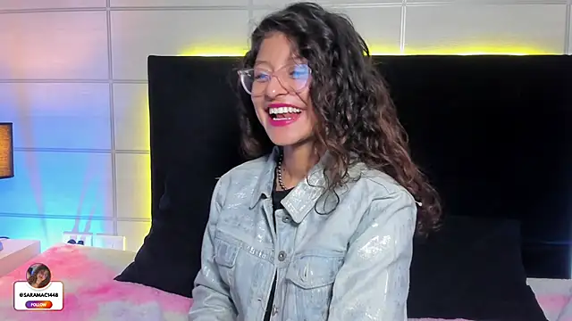 Snapshot of mac-sara chatting on October 4, 9:08 pm mac-sara online show from October 4, 9:08 pm