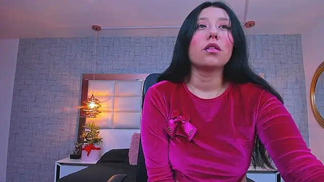 Nohemi louse online show from March 27, 6:19 pm