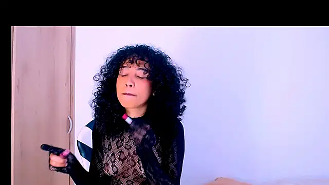 leahaltomm online show from February 25, 1:09 pm