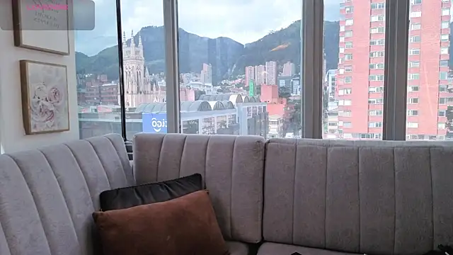 Daphne chers online show from April 1, 7:33 pm