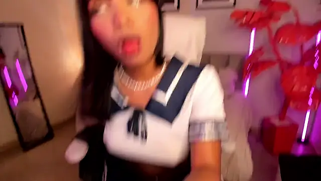 Gigi Strawberry online show from March 24, 5:57 am