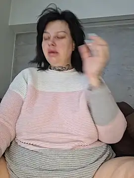 CannabisQueenn online show from April 24, 6:05 am