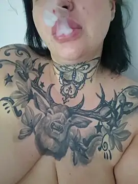 CannabisQueenn online show from July 9, 7:00 am