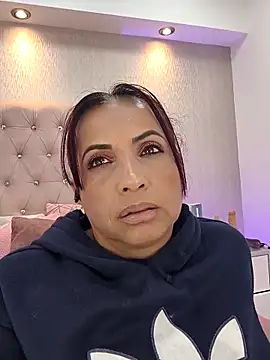 GochitaWild online show from April 6, 8:32 pm