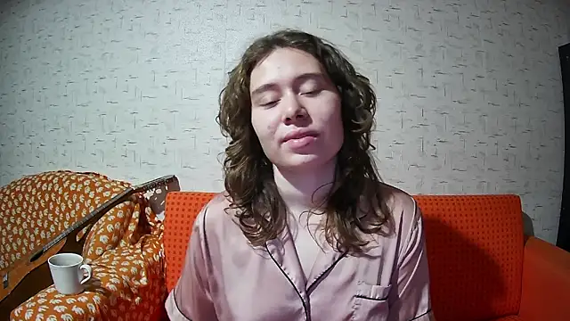 girliemilk online show from November 10, 10:05 pm