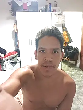 liamlara online show from March 7, 1:01 am