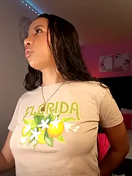 SallyWhitee online show from April 1, 4:57 am