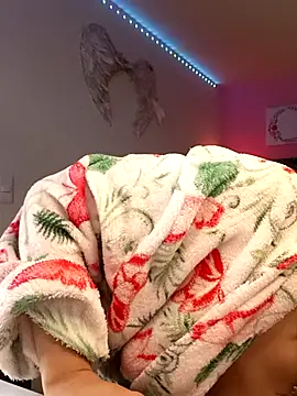 SallyWhitee online show from April 18, 5:21 am