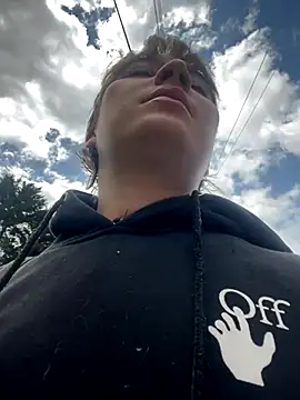 Maggie Geller online show from November 20, 5:25 pm