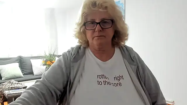 Snapshot of NoraJohnson6 chatting on September 29, 8:30 am NoraJohnson6 online show from September 29, 8:30 am