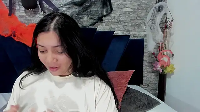 Sophia Brunett online show from October 25, 12:02 pm