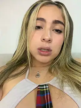 Cloee Rainbow1 online show from June 20, 11:30 pm