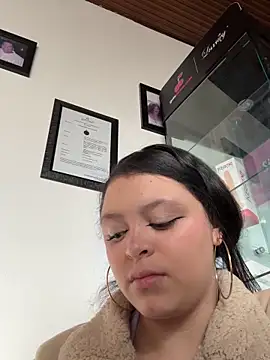 Cute Angell  online show from October 31, 1:48 pm