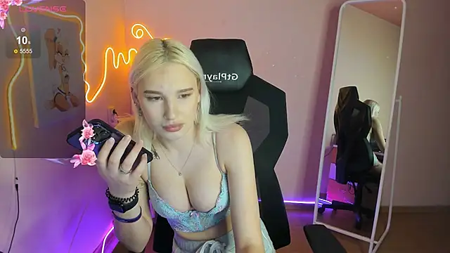 EvelinaLuu online show from February 27, 1:55 pm