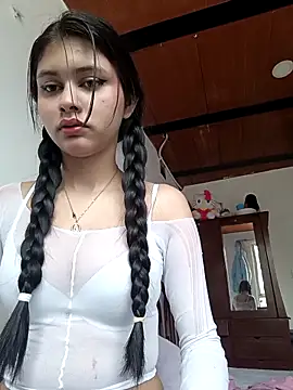 CHLOE ISABELL online show from March 13, 6:09 pm