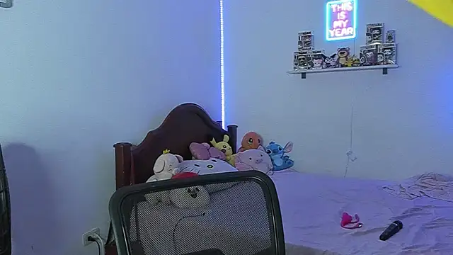 Annaa Brooks online show from March 29, 7:57 pm