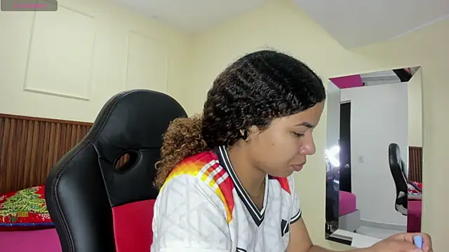 MELINAMARTINS online show from December 22, 7:39 pm