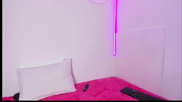 MELINAMARTINS online show from January 19, 2:19 am