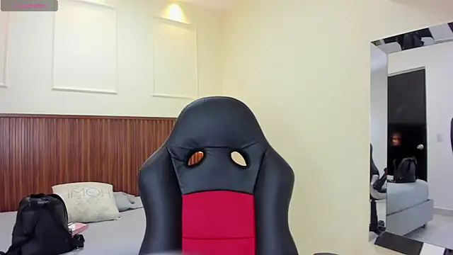 MELINAMARTINS online show from November 4, 7:30 pm