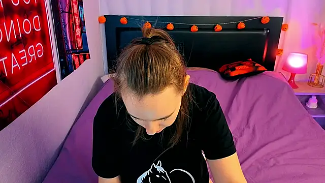 Lika 0ne online show from November 12, 11:52 am