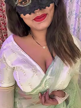 WifyHubby 38 online show from November 1, 8:02 pm